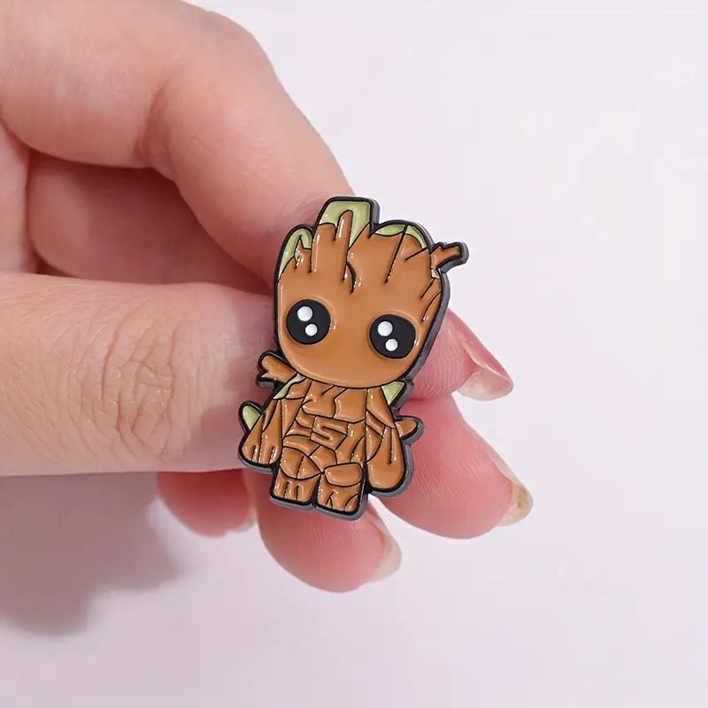Groot pin in hand