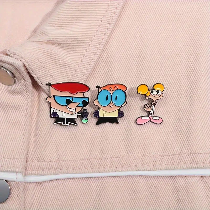 Deedee en Dexter pins op jasje