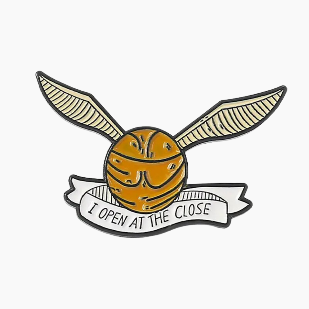 Harry Potter pin Snitch met witte achtergrond