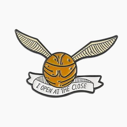 Harry Potter pin Snitch met witte achtergrond